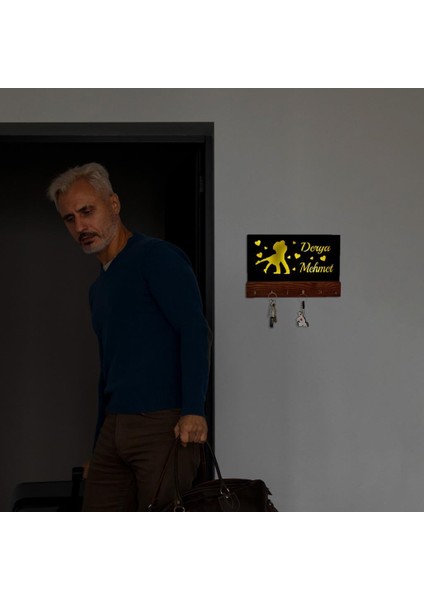Işıklı Kişiselleştirilebilir Dekoratif Sarılan Çift Temalı Ahşap Organizer Anahtar Askılığı