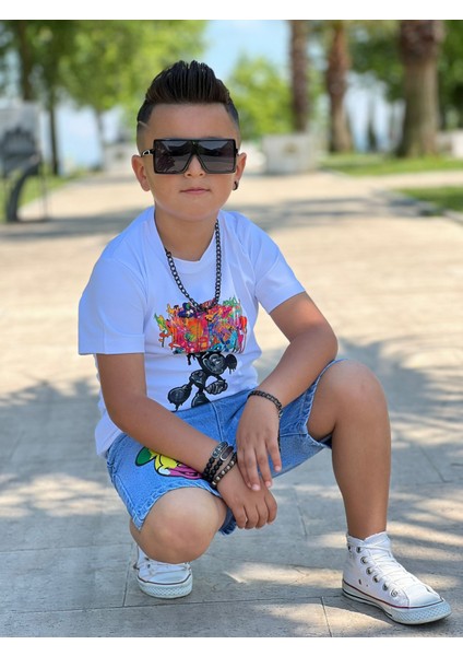 Erkek Beyaz T-Shirt Kot Şort indirimleri
