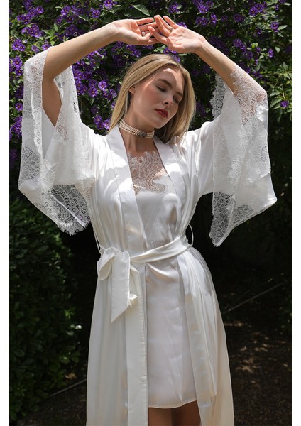 Fransız Dantelli Beyaz Saten Kimono