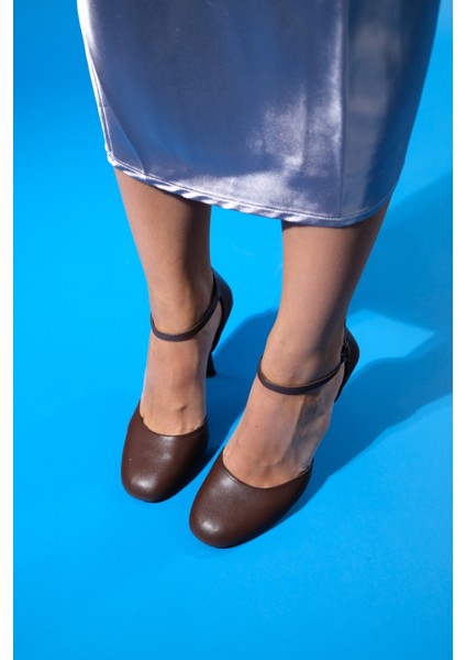 Julıa Kahve Cilt Yuvarlak Burun Bilekten Bağlamalı Kadın Yüksek Topuklu Ayakkabı modelleri