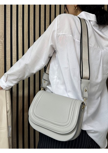 Günlük Kadın Omuz Çantası Dikiş Detaylı Ayarlanabilir Çapraz Askılı Şık Sade 4000