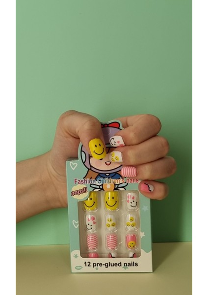12 Li Yapışkan Stickerlı Renkli Baskılı Çocuk Takma Tırnak Oyuncak Seti - 5- 14 Yaş Arası - Model 21