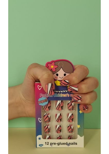 12 Li Yapışkan Stickerlı Renkli Baskılı Çocuk Takma Tırnak Oyuncak Seti - 5- 14 Yaş Arası - Model 26