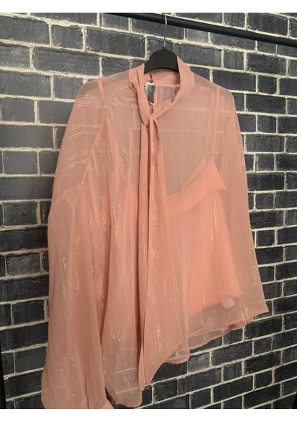 Somon Rengi Transparan Kamili Içi Crop Top Altın Düğme Detaylı Sırt Dekolteli Fularlı Tül Bluz