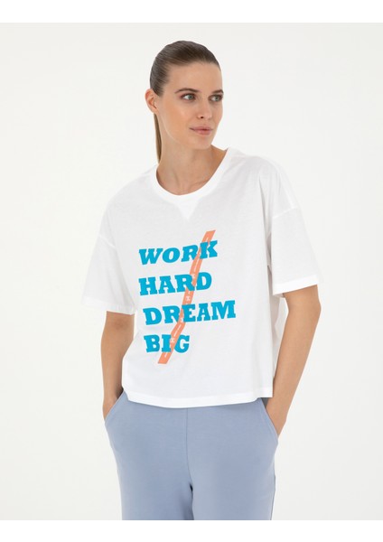 Kadın Beyaz Comfort Fit Tişört 50282607-VR013