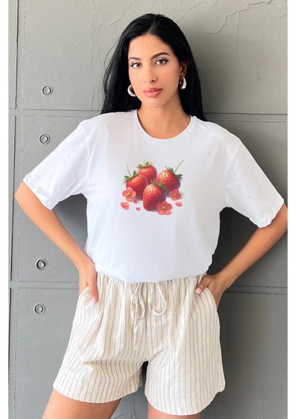 Çilek Baskılı Yapay Zeka Tasarımı Penye Oversize %100 Pamuk Kadın T-Shirt