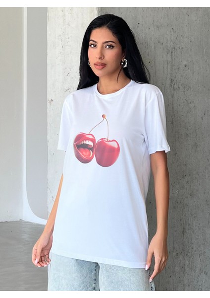 Kiraz Baskılı Yapay Zeka Tasarımı Penye Oversize %100 Pamuk Kadın T-Shirt fiyatları