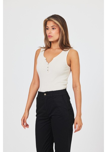 Kadın Matilda Bej Düğme Detaylı Vücuda Oturan Atlet fiyatları