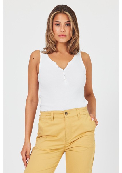 Kadın Matilda Beyaz Düğme Detaylı Vücuda Oturan Atlet