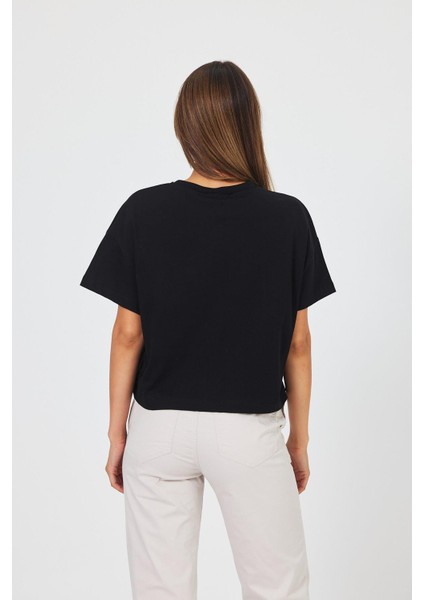 Kadın Jayla Siyah Cep Detaylı Bisiklet Yaka T-Shirt fırsatları