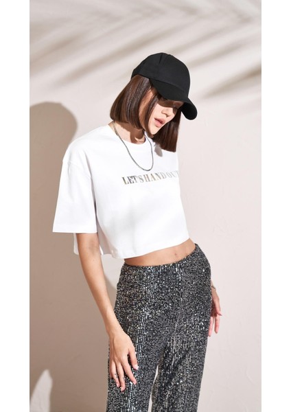 Kadın Beyaz Bisiklet Yaka Oversize Süprem Varak Yazılı Crop T-Shirt fiyatları