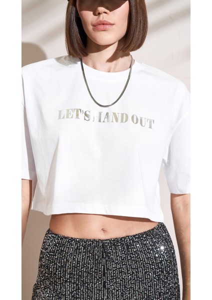 Kadın Beyaz Bisiklet Yaka Oversize Süprem Varak Yazılı Crop T-Shirt modelleri