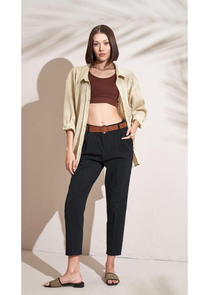 Kadın Siyah Beli Kemerli Gabardin Havuç Pantolon