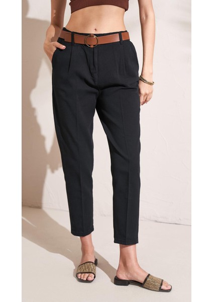 Kadın Siyah Beli Kemerli Gabardin Havuç Pantolon fiyatları