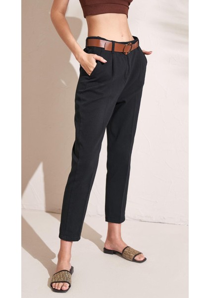 Kadın Siyah Beli Kemerli Gabardin Havuç Pantolon modelleri