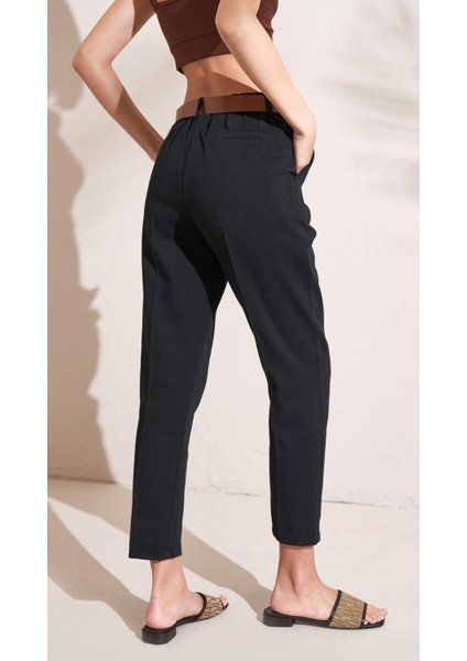 Kadın Siyah Beli Kemerli Gabardin Havuç Pantolon fırsatları