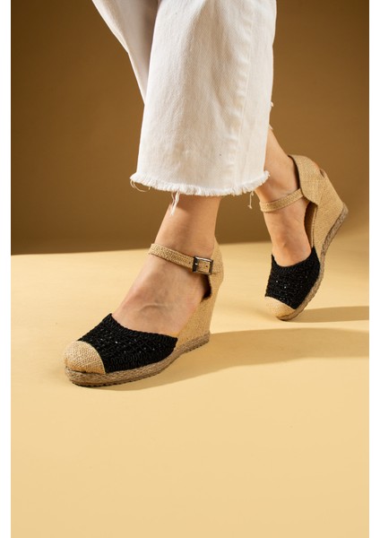 Hasar Sargılı Dolgu Topuklu Dantel Detaylı Kadın Sandalet 69-74-24 modelleri