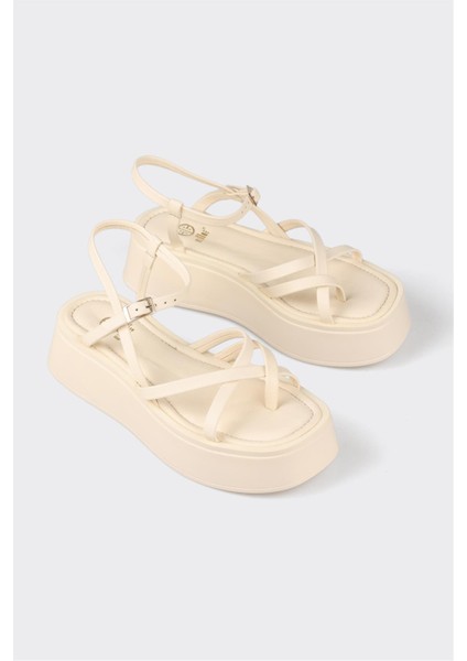 Bej Deri Kadın Dolgu Topuk Sandalet fiyatları