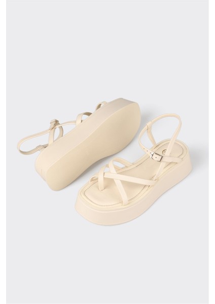 Bej Deri Kadın Dolgu Topuk Sandalet modelleri