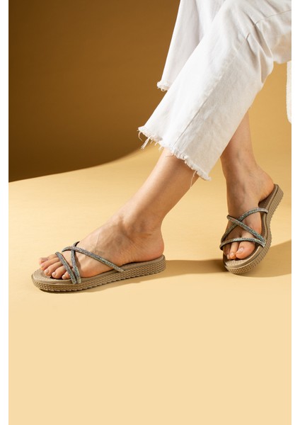 Parlak Taşlı Ince Bantlı Hasır Taban Comfort Kadın Terlik 020-755-24 modelleri