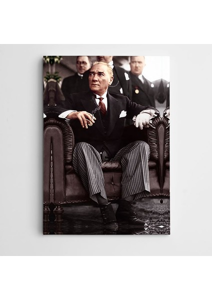 Atatürk Koltukta Kanvas Tablo