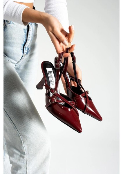 Çift Bantlı Toka Detaylı Siyah / Bordo Rugan Kadın Topuklu Ayakkabı