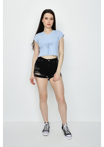 Kadın Yırtık Detaylı Mini Denim Şort