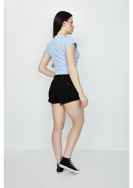 Kadın Yırtık Detaylı Mini Denim Şort