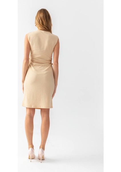 Kadın Pencere Detaylı Büzgülü Kolsuz Elbise Bej fırsatları