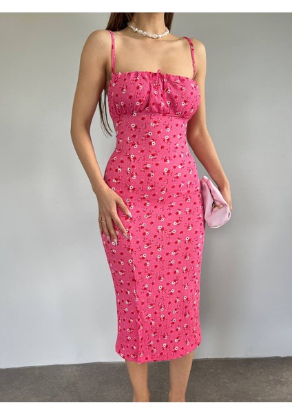 Kadın Ince Askılı Önü Bağlama Detaylı Yırtmaçlı Çiçek Desenli Midi Elbise Pembe