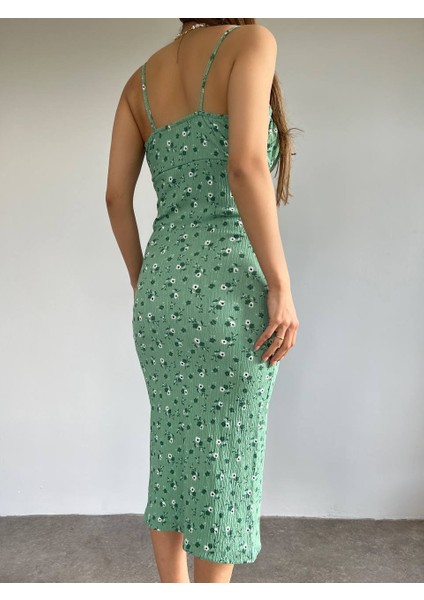 Kadın Ince Askılı Önü Bağlama Detaylı Yırtmaçlı Çiçek Desenli Midi Elbise Yeşil modelleri