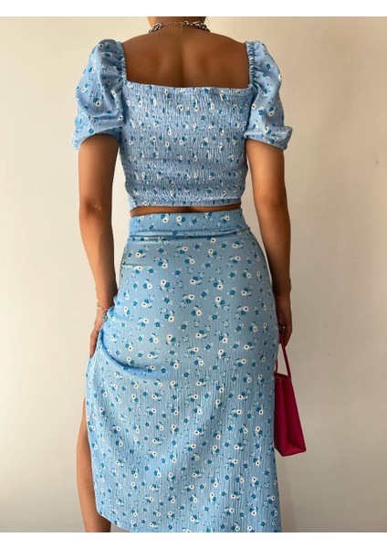 Kadın Çiçek Desenli Yırtmaçlı Etek ve Önü Bağlama Detaylı Sırtı Gipeli Bluz Alt Üst Takım Mavi fırsatları