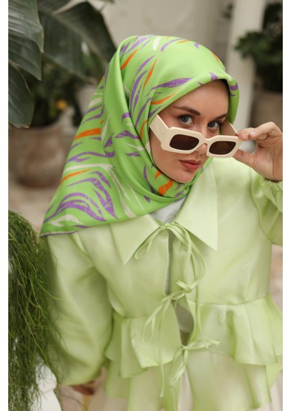 Fıstık Yeşili Desenli Tivil Ipek Eşarp 11432-06