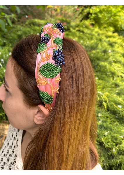 BYM507 Tasarım El Yapımı El Işlemeli Pembe Saten Siyah Üzüm Kına Nişan Kadın Taç Aksesuar fiyatları