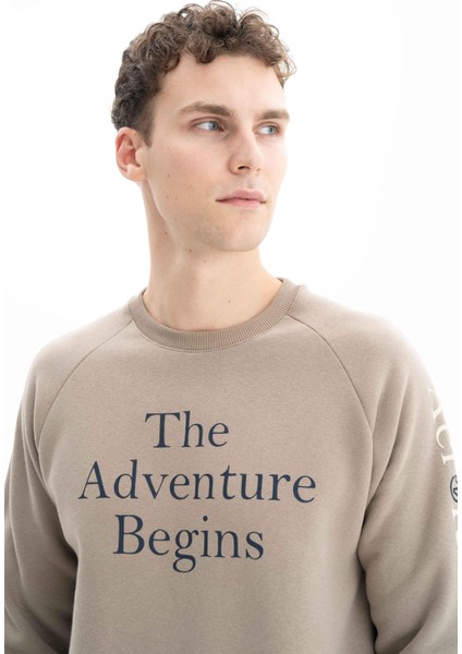 Erkek Yazı Baskılı Regular Fit Bisiklet Yaka Sweatshirt K26124600001 fiyatları