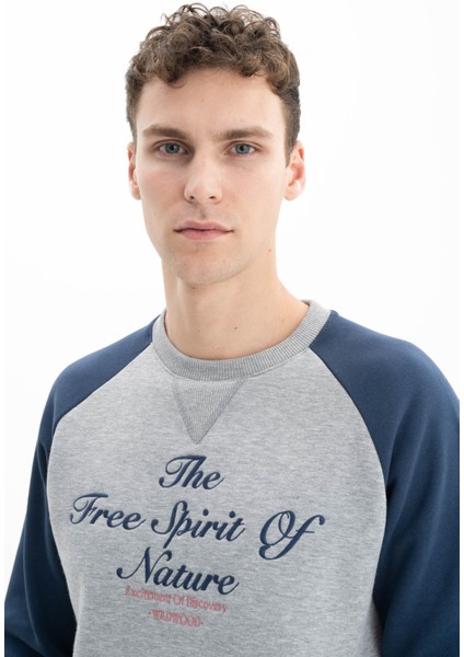 Erkek Regular Fit Baskı Yazılı Bisiklet Yaka Sweatshirt K26124600301 fiyatları
