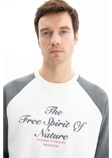 Erkek Regular Fit Baskı Yazılı Bisiklet Yaka Sweatshirt K26124600301 fiyatları