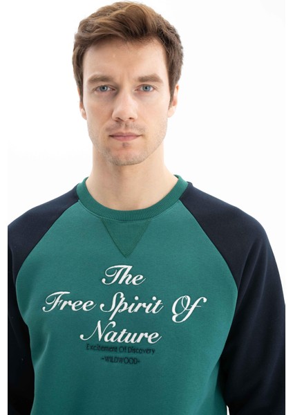 Erkek Regular Fit Baskı Yazılı Bisiklet Yaka Sweatshirt K26124600301 fiyatları