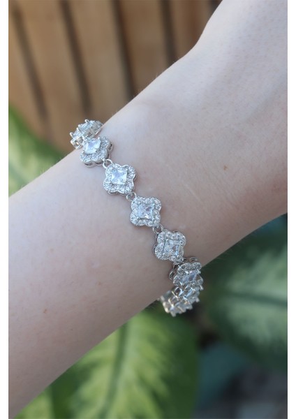 Vip Seri Pirinç Zirkon Taşlı Gümüş Renk Yonca Model Bileklik fiyatları