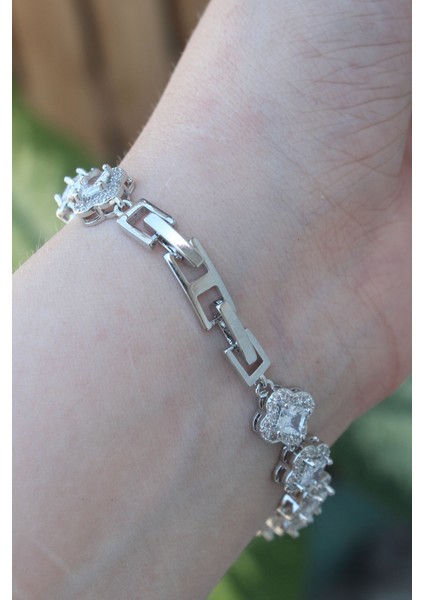 Vip Seri Pirinç Zirkon Taşlı Gümüş Renk Yonca Model Bileklik modelleri