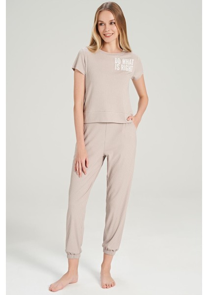 Kadın Kısa Kol Fitilli Bej Pijama Takım C1T7N0O5 fırsatları