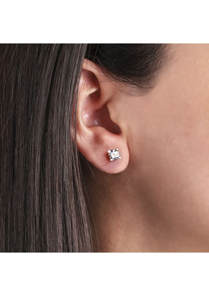 Diamond Line - Gülaylar 8 Ayar Altın Tektaş Küpe
