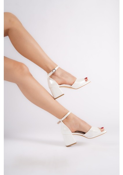 Kadın Sedef Kısa Platform Topuklu Ayakkabı Orta Topuk Boyu ile Şık Tasarım