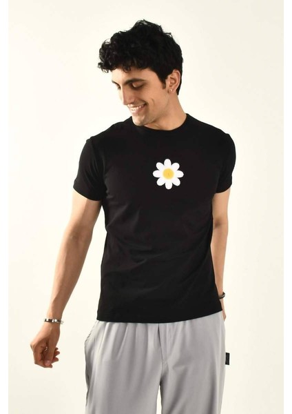 Siyah Papatya Nakış Detaylı Bisiklet Yaka T Shirt