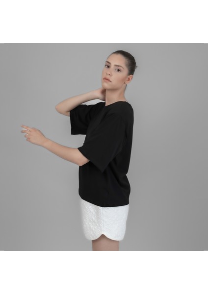 Vatkalı Siyah Kısa Kollu Tshirt indirimleri