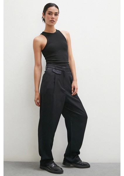 Kemer Detaylı Klasik Pantolon Siyah fırsatları