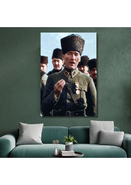 Tekli Dikey Kanvas Duvar Tablosu Yeşil Üniformalı Atatürk