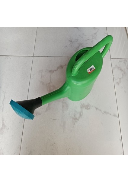 Çiçek Bahçe Çim Sulama Bidonu Süzekli 5 Lt Kum Kuma