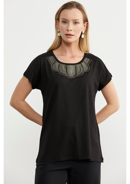 Yaka Detaylı Dökümlü Penye T-Shirt - Siyah fırsatları