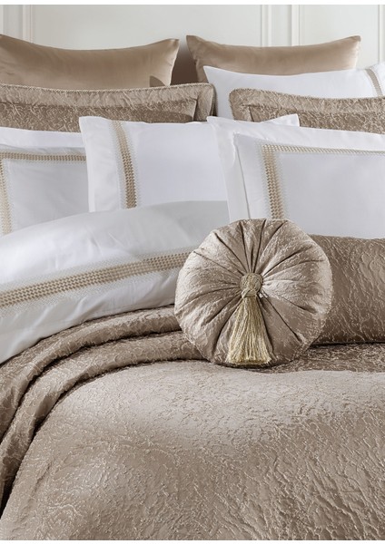 Katrina - Bej Nakışlı Nevresim & Jakarlı Elyaflı Yatak Örtüsü Seti modelleri